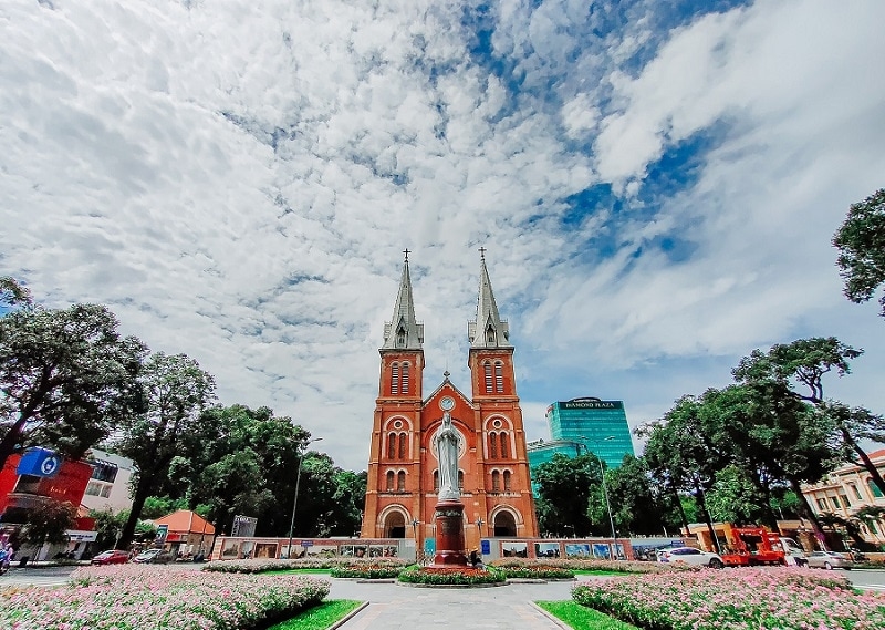 Checkin tại địa điểm du lịch nhà thờ Đức Bà Tp Hồ Chí Minh